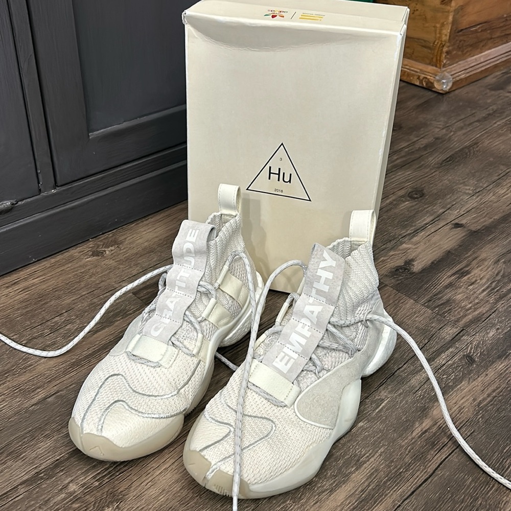 PHARRELL WILLIAMS HU PW CRAZY BYW
PRD High Top Sneakers- SIZE 8